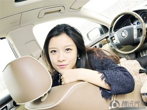 Thiếu nữ cực xinh bên xế hộp Volkswagen ảnh 13