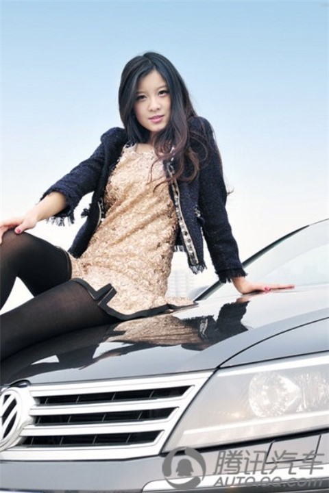 Thiếu nữ cực xinh bên xế hộp Volkswagen ảnh 2