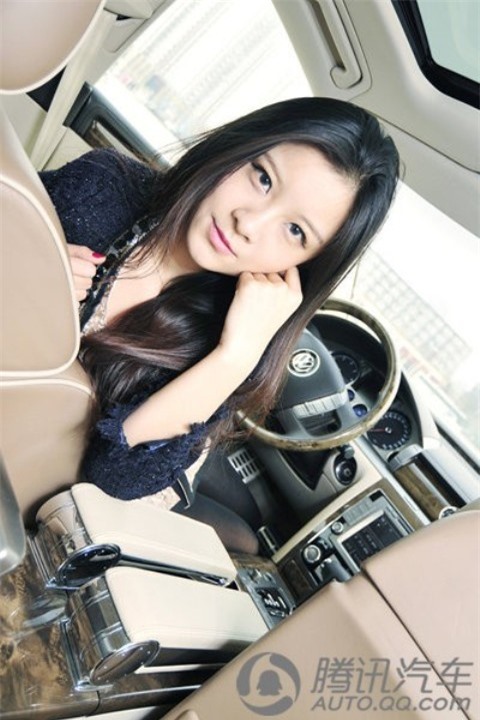 Thiếu nữ cực xinh bên xế hộp Volkswagen ảnh 4