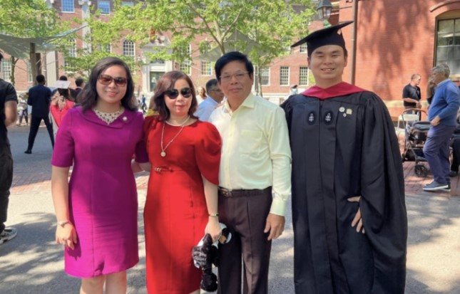 5 b&#xED; quy&#x1EBF;t c&#x1EE7;a &#xF4;ng b&#x1ED1; Vi&#x1EC7;t gi&#xFA;p 2 con &#x111;&#x1ED7; Th&#x1EA1;c s&#x129; Harvard: Kh&#xF4;ng bi&#x1EBF;n tr&#x1EBB; th&#xE0;nh &quot;g&#xE0; c&#xF4;ng nghi&#x1EC7;p&quot;, tr&#x1B0;&#x1EDB;c 18 tu&#x1ED5;i nh&#x1EA5;t &#x111;&#x1ECB;nh ph&#x1EA3;i l&#xE0;m &#x111;i&#x1EC1;u n&#xE0;y