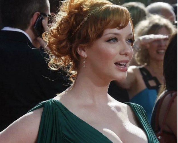 Mỹ nhân Hollywood từng tuyệt vọng vì vòng 1 quá khổ: “Mọi người chỉ để tâm tới kích cỡ áo của tôi”