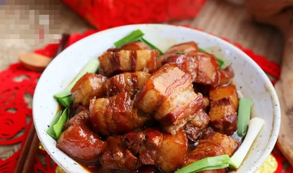 Khi làm món thịt heo kho tàu, hãy nhớ đến 'ba bước nấu và chiên' của người xưa truyền dạy, thịt sẽ thơm mềm, bùi, béo nhưng không ngấy