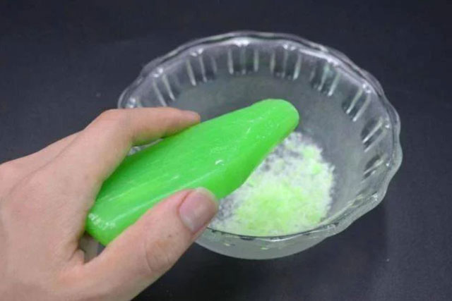 Đổ giấm trắng vào xà phòng: Công dụng tuyệt vời nhà ai cũng thích