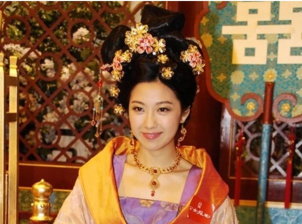 Mỹ nhân đình đám tái hiện vai công chúa kinh điển, nhan sắc 42 tuổi "lão hoá ngược" trở thành tâm điểm