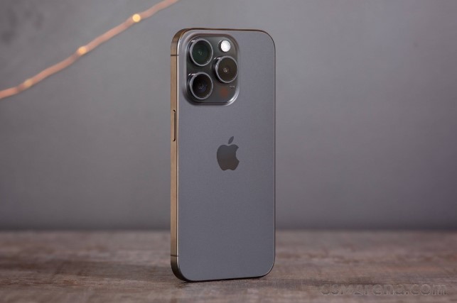 Giá iPhone 15 Pro vừa ra mắt đã giảm nhanh, cơ hội tậu máy mới giá hời cho khách Việt