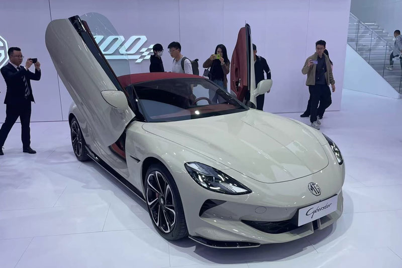 Chiêm ngưỡng vẻ đẹp của MG Cyberster: Công suất 544 mã lực, giá rẻ bất ngờ, về Việt Nam trong năm 2024