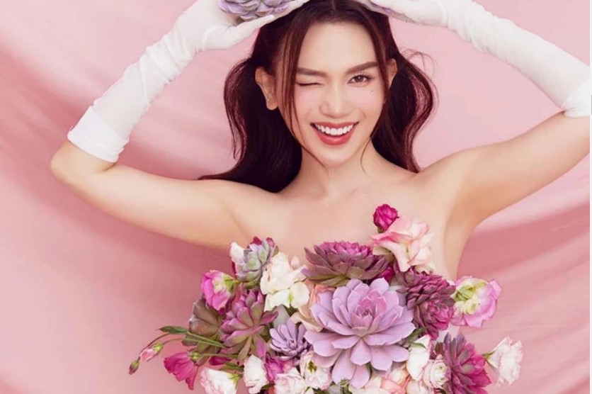 Sĩ Thanh táo bạo dùng sen đá làm áo, body ở tuổi 37 'gây sốt'