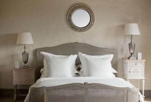 Có câu 'treo ba thứ ở đầu giường khó làm giàu vì gặp nhiều tai ương', vậy đó là những thứ gì?