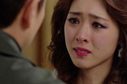 Nghe được cuộc nói chuyện của chồng và mẹ chồng, tôi mới hiểu tại sao về làm dâu suốt một năm nay mà vẫn chưa được đăng ký kết hôn