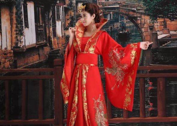 Quần áo người xưa mặc đều dài quết đất, không lẽ không sợ bẩn sao? Trên thực tế, bạn đã bị đánh lừa bởi điện ảnh và phim truyền hình