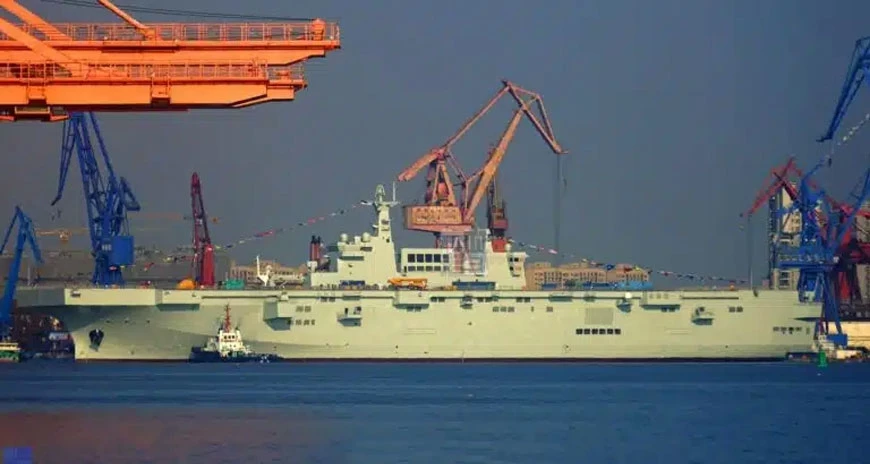 Lễ hạ thủy tàu tấn công đổ bộ Type 075 thứ tư tại nhà máy đóng tàu Hỗ Đông Trung Hoaở Thượng Hải. Ảnh: Naval News