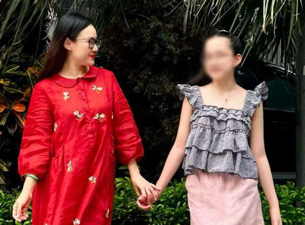 Con gái BTV Hoài Anh càng lớn càng xinh đẹp, được ví như Bạch Tuyết