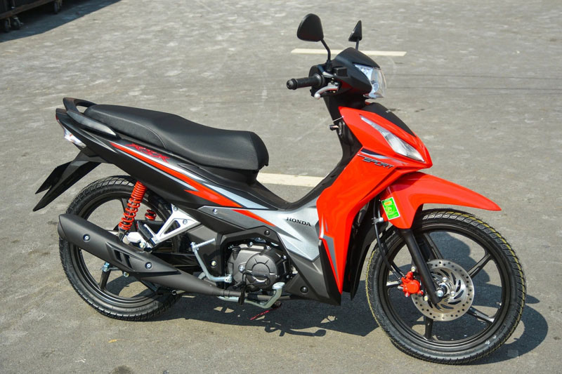 CLIP: Cận cảnh Honda Wave RSX 2024 phiên bản đắt nhất tại Việt Nam