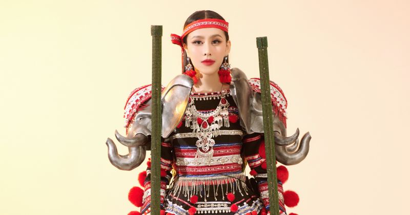 Ngọc Hằng đi cà kheo tại Hoa hậu Liên lục địa 2023