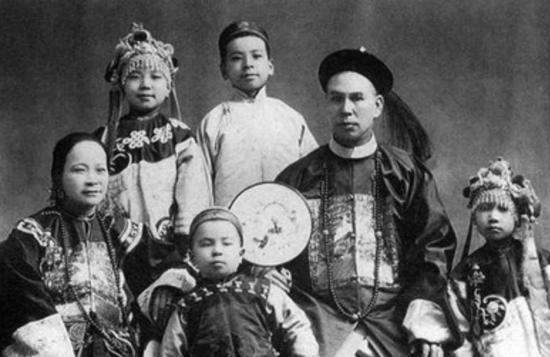 Nhà Thanh sụp đổ, 20.000 con cháu hoàng tộc đã đổi thành họ gì để hòa nhập vào thời đại mới?