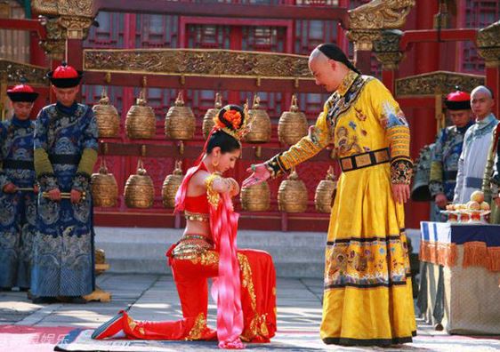 Giải mã bí ẩn mối tình hoàng đế Càn Long - Hàm Hương