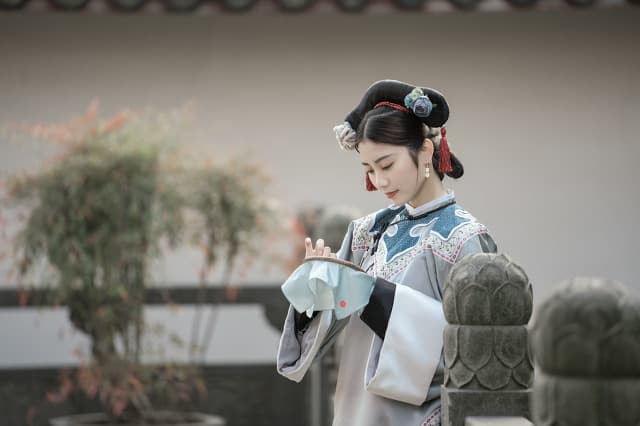 'Cưới vợ chớ lấy gái ngẩng cao đầu, đàn ông cúi thấp đầu', có nghĩa là gì?