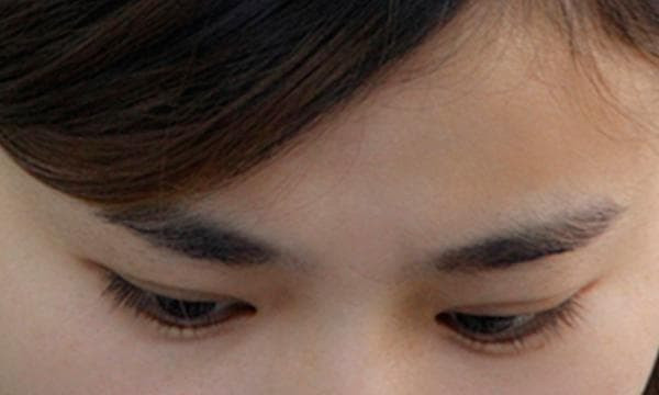 'Lông mày dài hơn vạn gánh cơm manh áo', sau tuổi 50 lông mày mọc dài hơn, hàm ý gì?