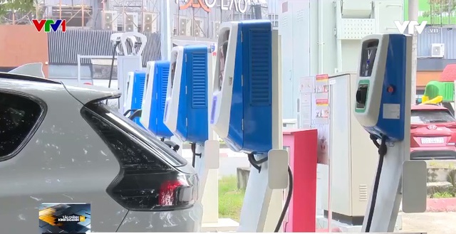 Có nên áp giá điện kinh doanh cho trạm sạc xe điện?