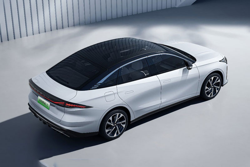 Xe sedan công suất 287 mã lực, tiêu thụ 1,13 lít xăng/100 km, giá gần 380 triệu đồng