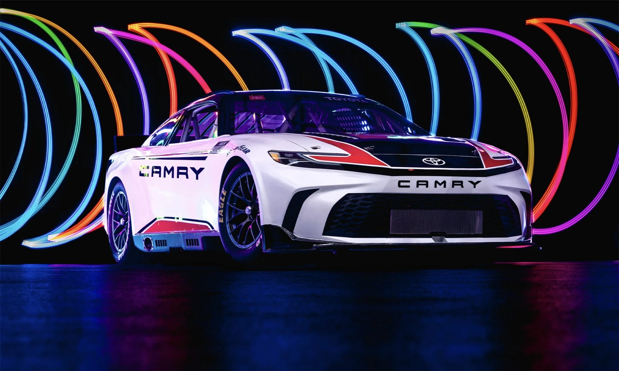 Toyota Camry phiên bản xe đua chính thức ra mắt - Ảnh 1.