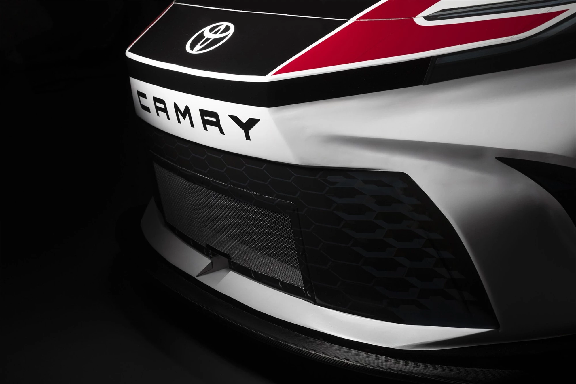 Toyota Camry phiên bản xe đua chính thức ra mắt - Ảnh 3.