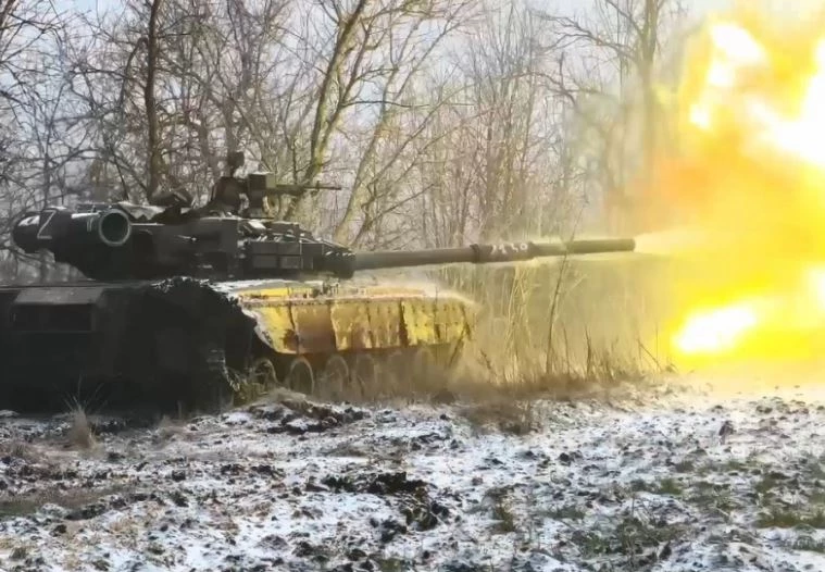 Một xe tăng T-80 của Nga. Ảnh: Military ops.