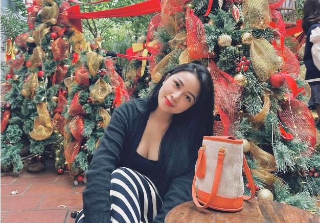 MC chân dài 1,1m cùng dàn sao Việt tưng bừng đón Giáng sinh