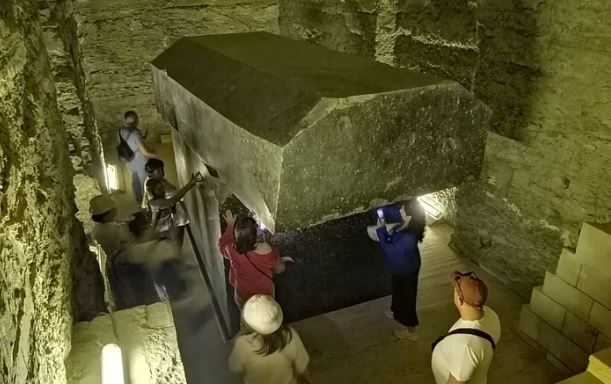Bí ẩn về quan tài khổng lồ của đền Saqqara Serapeum ở Ai Cập