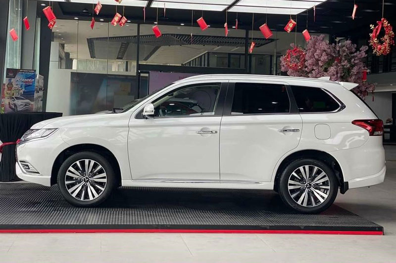 'Kẻ ngáng đường' Mazda CX-5, Honda CR-V giảm giá gần 90 triệu đồng trong tháng 12