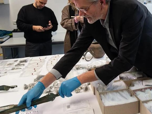 Đào mương, lộ ra kho báu 3.000 năm gây choáng váng