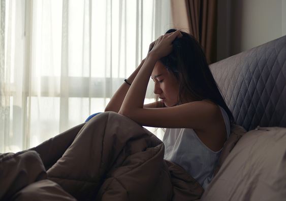 Mới gặp nhau lần đầu, mẹ đã lườm người yêu tôi 'cháy mặt', nguyên nhân là do bó hoa mà anh vác đến cùng lời động viên không thể tệ hơn