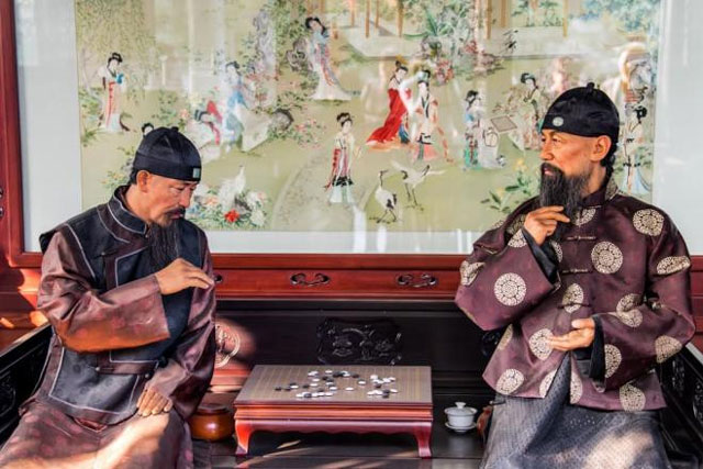 Tại sao đàn ông cổ đại thích để móng tay dài? Lý do là siêu 'ngu ngốc'