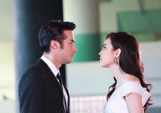 Sau chuyến công tác trở về, thấy đêm nào có mưa to là con lại co ro trong góc tối, tôi quyết điều tra nguyên nhân mới biết chuyện chấn động phía sau