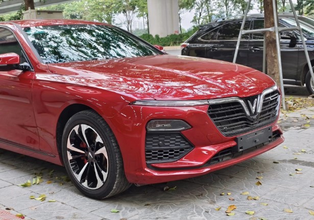 Sau 1 năm lăn bánh, VinFast Lux A2.0 rớt giá chỉ còn ngang ngửa Honda City