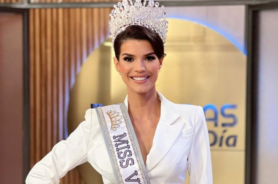 Tân Hoa hậu Hoàn vũ Venezuela 27 tuổi bị chê như 40