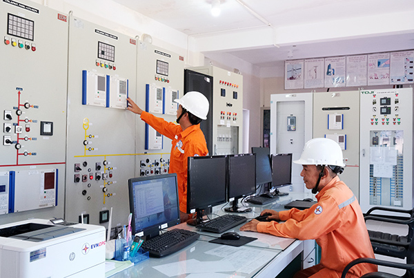 EVNCPC cam kết bảo đảm điện dịp lễ Noel, tết 2024