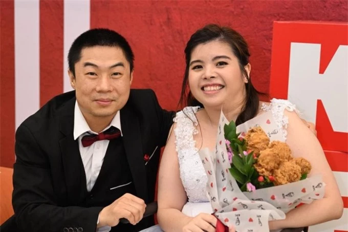 Xie Peng và Heather, cặp đôi tổ chức hôn lễ độc đáo