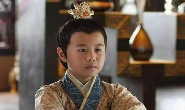 Cậu bé đáng thương, 2 tuổi bị cầm tù, 57 tuổi được phóng thích, không phân biệt được gà với vịt, chưa từng gặp phụ nữ