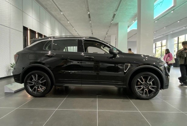 Ra mắt mẫu SUV cỡ C tại Việt Nam có thiết kế đẹp hơn Honda CR-V, trang bị ‘cửa trên’ Mazda CX-5