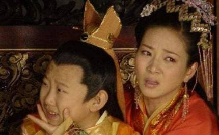 Nhũ mẫu thời xưa buồn làm sao? Ngoài việc cho Công chúa và Hoàng tử bú, còn có thể phải làm việc đáng xấu hổ này!