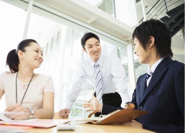 Bị đồng nghiệp tẩy chay thì đây sẽ là 7 cách giúp chị em công sở vẫn vượt lên tỏa sáng