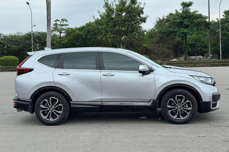 Honda CR-V lăn bánh 3 năm, rao bán với giá ‘hạt dẻ’