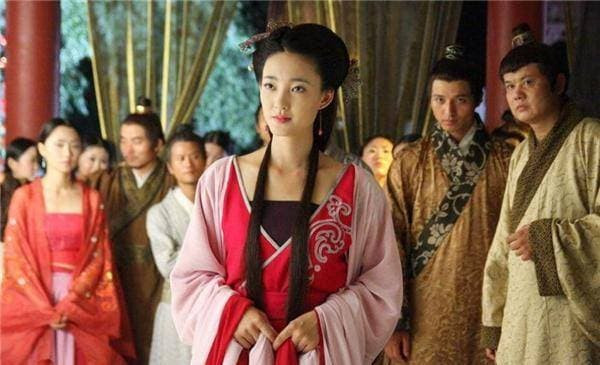 Thời cổ đại không có thẻ căn cước, vậy sao nữ tử lầu xanh không dám trốn, chỉ có thể rời đi bằng cách chuộc thân?