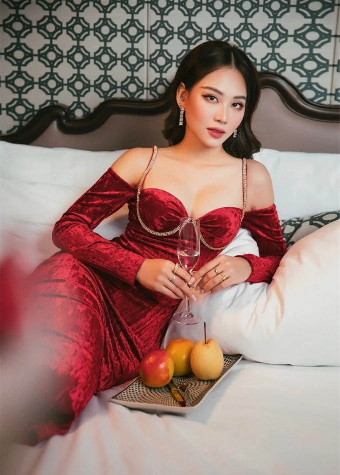 Hoa hậu Mai Phương thanh lịch trong loạt thiết kế mới nhất của NTK Lê Thanh Hòa