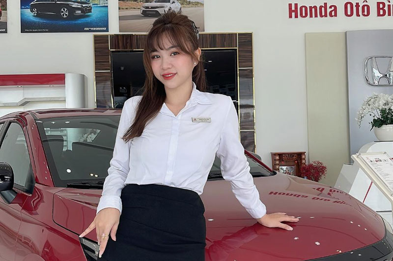 'Đứng hình' trước nhan sắc hot girl Bình Thuận bên ôtô Honda