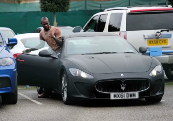 Choáng ngợp dàn siêu xe của ngôi sao ‘lắm tài nhiều tật’ Balotelli
