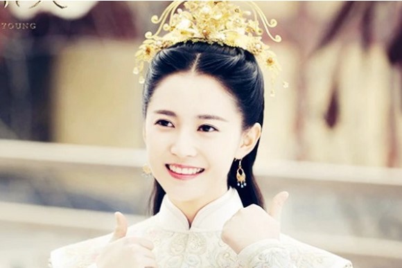 Danh tính công chúa sống chết đòi yêu thái giám, đánh cả mẹ chồng vì dám nhìn lén cô vui vẻ bên 'nhân tình'