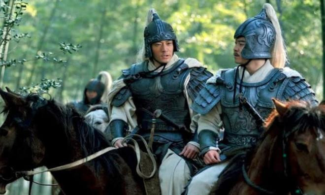 Để phân biệt được kẻ thù với quân mình trên chiến trường, những chiếc mũ sắt của lính thời cổ đại được thiết kế thế này