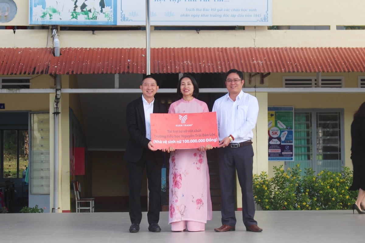 Mỹ phẩm Xuân Trang tài trợ xây nhà vệ sinh trường học